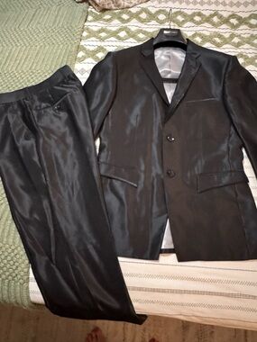 Vinci Italian Slim Fit Sharkskin
Notch Lapel Men’s Two Piece Black Suit